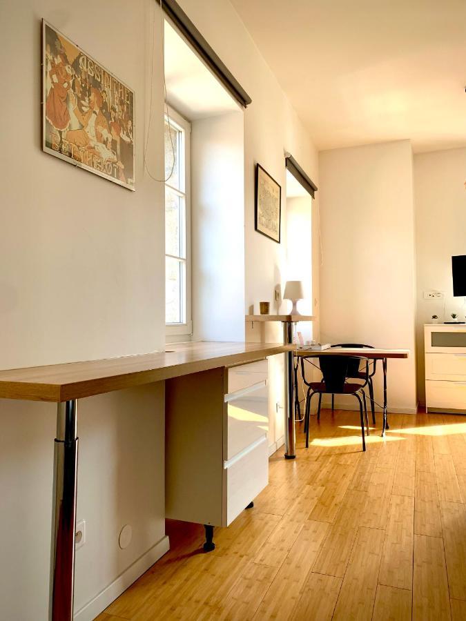 Les Fabuleux Appartements Du Coeur De Ville - Place Victor Hugo Besancon Exterior photo
